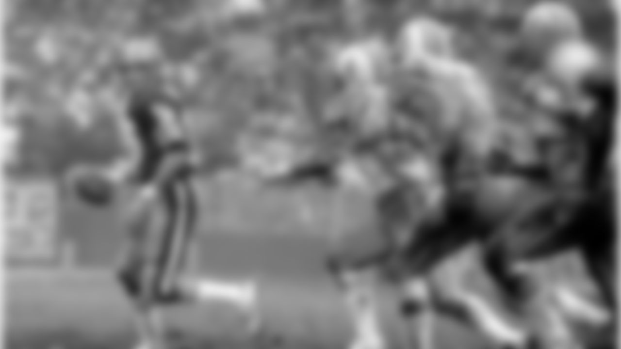 San Francisco 49ers vs. Houston Oilers at Candlestick Park Sunday, December 13. 1981.  49ers beat Oilers 28-6.  San Francisco 49er Quarterback Joe Montana (16) escapes Huston Oilers defensive line.  (AP Photo/Al Golub)